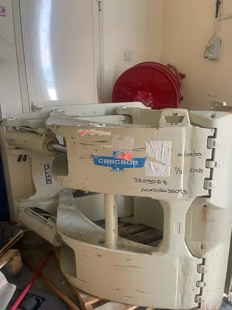 Cascade Paper roll Clamps Attachment for Sale - Image 2